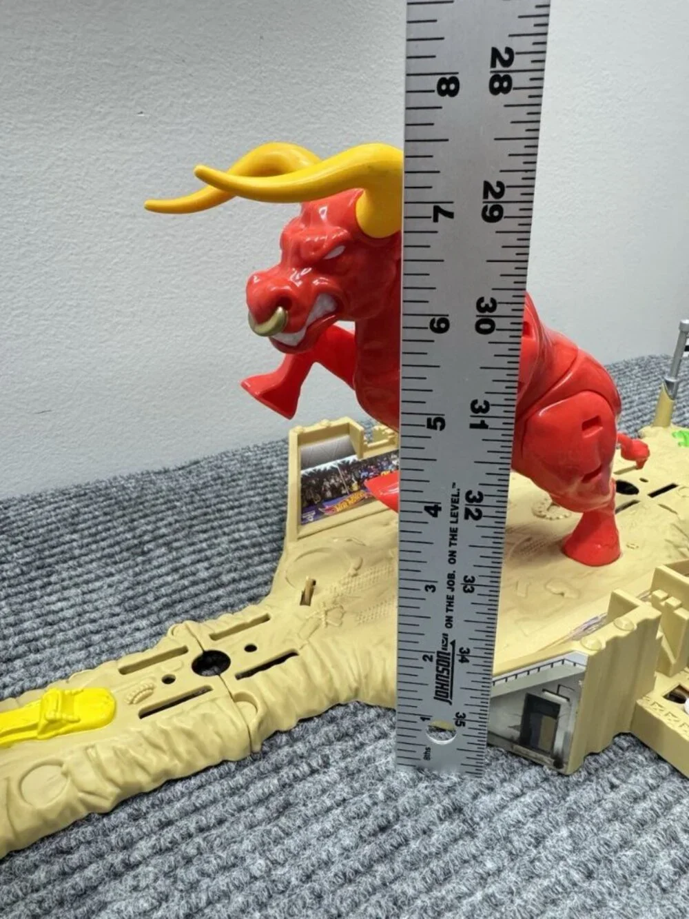 Hot Wheels Monster Jam - El Toro Loco Showdown Playset Red Bull